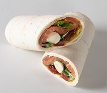 Ролл с лососем и моцареллой