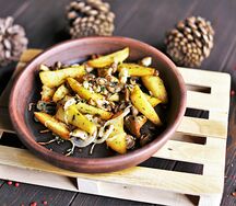 Жаренный картофель с вешенками