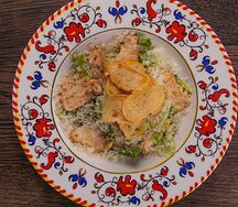 Салат Цезарь с курицей