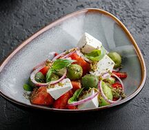 Овощной салат с сыром фета