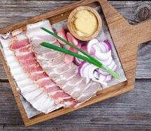 Ассорти из домашнего сала
