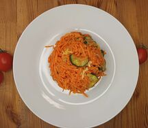 Салат с морковью и огурцами