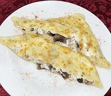 Блин с курицей, грибами и сыром