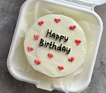 Бенто-торт Happy Birthday с сердечками