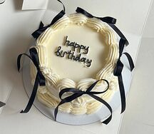Бенто-торт в стиле Ламбет Happy Birthday с бантиками