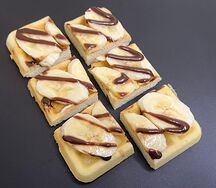 Классическая вафля с бананом и нутеллой