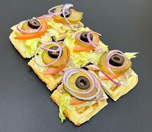 Сырные вафли с тунцом
