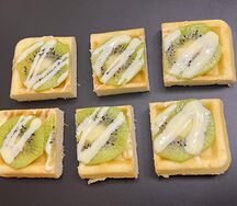 Классическая вафля с киви и сгущенным молоком