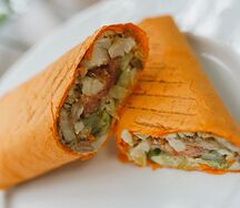 Шаурма с курицей в сырном лаваше