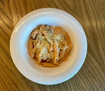 Пенне с курицей и грибами