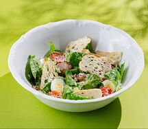 Салат Цезарь с цыпленком