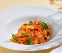 Тальятелле с форелью и брокколи