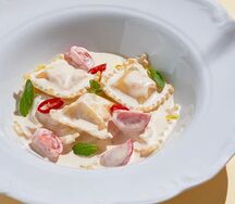 Равиоли с лососем и креветками