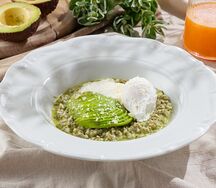 Греча с яйцом пашот и муссом из пармезана