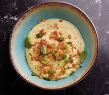 Картофельный крем с яйцом пашот и Сырным соусом