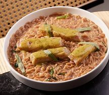 Жареный тунец с соусом из личи