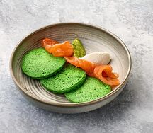 Шпинатные оладьи с форелью