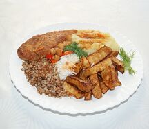 Ассорти с говяжьей котлетой
