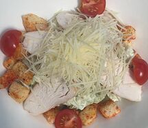 Салат Цезарь с курицей