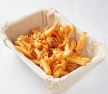 Картофель фри с сырным соусом и итальянскими травами