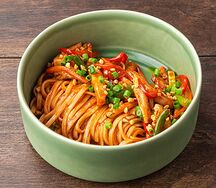 Удон с цыплёнком и овощами