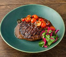 Бифштекс из баранины с копчёным сыром