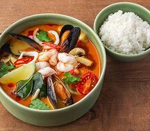 Том ям с морепродуктами