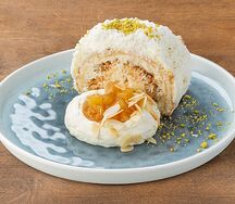 Меренговый рулет с ананасовым конфи