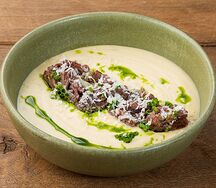 Картофельный крем-суп с подкопчёнными говяжьими щёчками