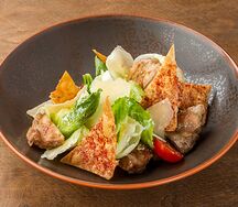 Цезарь с цыплёнком на мангале