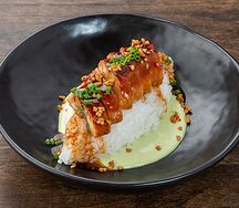 Угорь на рисе с соусом васаби айоли