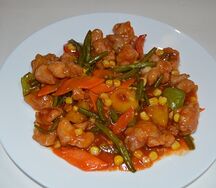 Курица в кисло-сладком соусе с овощами