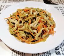 Салат с кальмаром