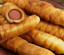 Жареная сосиска в тесте