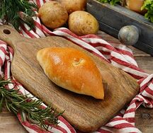 Пирожок с картофелем и грибами