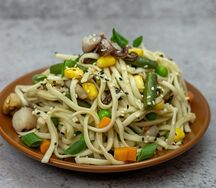 Wok из лапши с морепродуктами