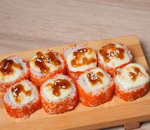 Запеченный ролл с крабом и сыром