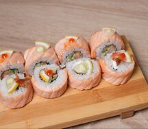 Запеченный ролл с креветкой и лососем