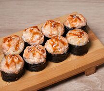 Запеченный ролл с лососем и гребешком