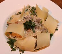 Паста с курицей и грибами