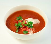 Крем-суп из томатов со страчателлой