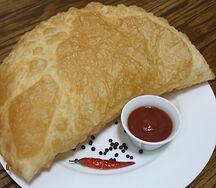 Чебурек с помидором, сыром, зеленью
