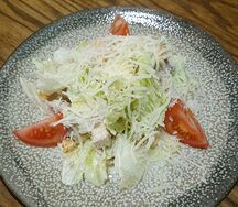 Салат Цезарь с курицей