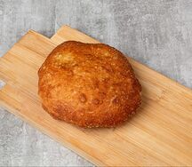 Пирожок с яйцом и луком жареный