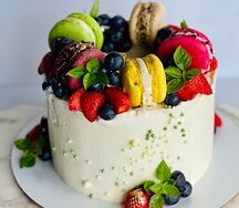 Яркий праздничный летний торт