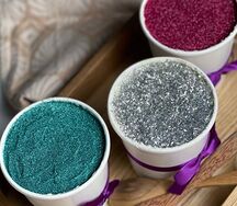 Три бенто торта в стакане с блестками