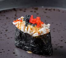 Гунканы с крабом