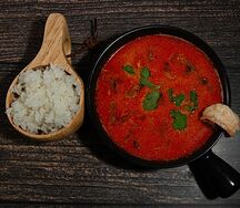 Том ям с морепродуктами и кокосовым молоком