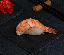 Суши с креветкой