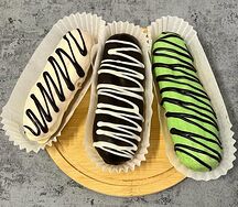 Эклеры в ассортименте